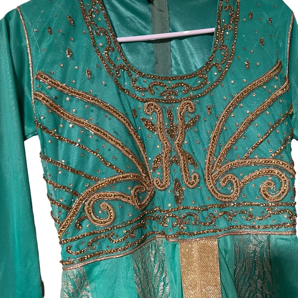 Nepali Indian Dress Arnarkali Kurta embellished - Picture 3 of 12